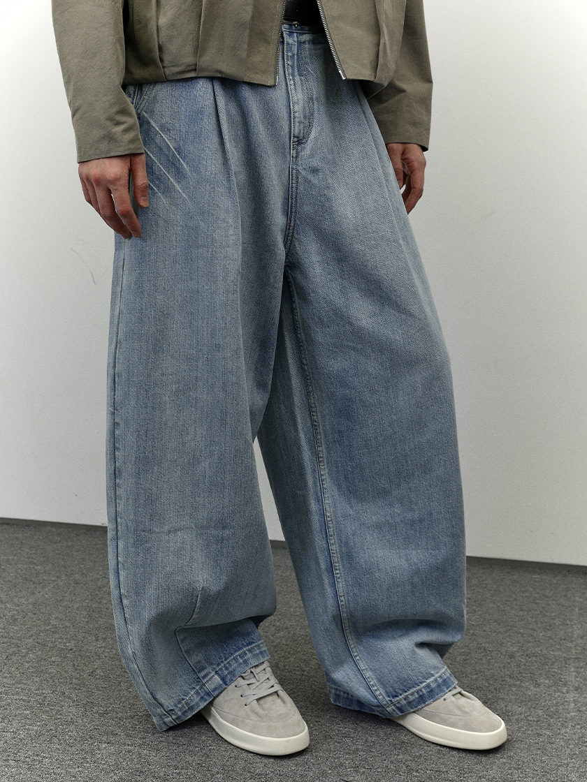 Light Washed Cocoon Jeans