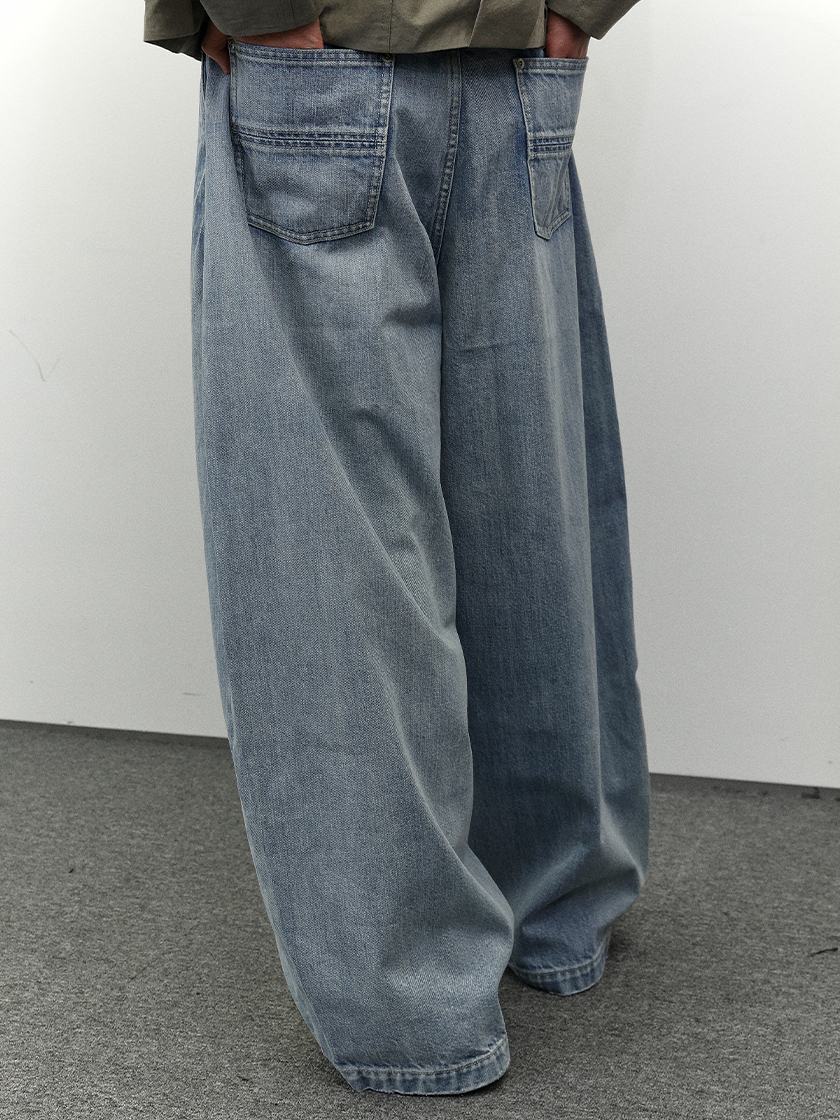Light Washed Cocoon Jeans