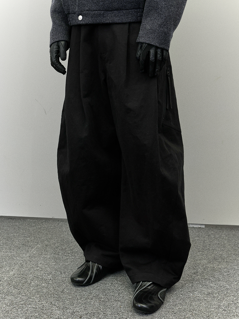 Pleats Cocoon Pants
