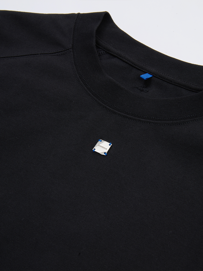 Pleated Metal Tag Tee Black