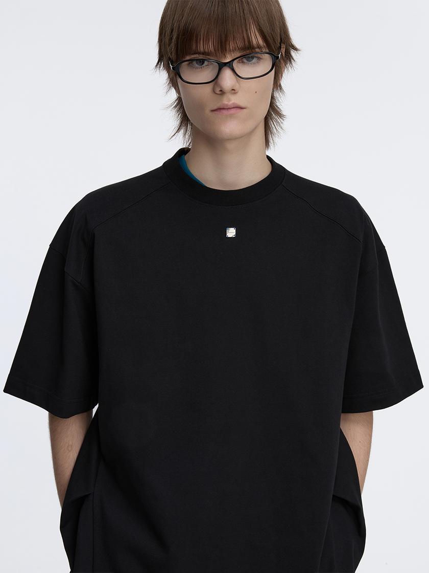 Pleated Metal Tag Tee Black