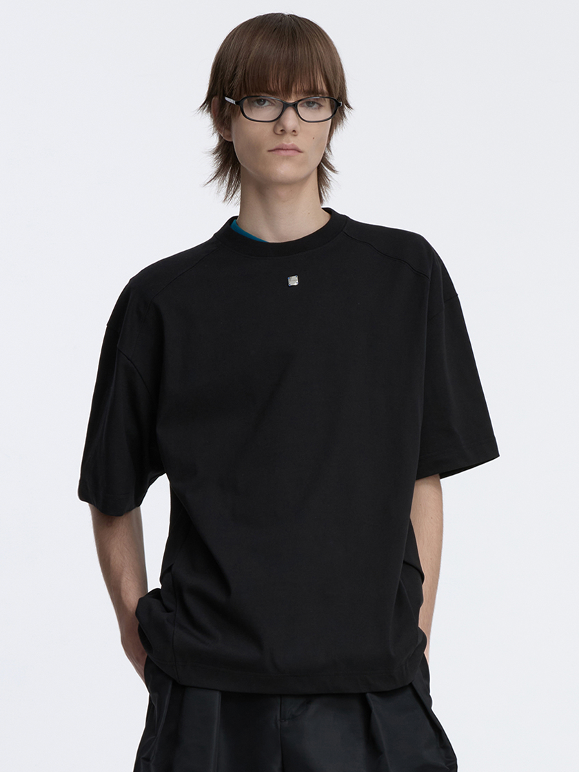 Pleated Metal Tag Tee Black